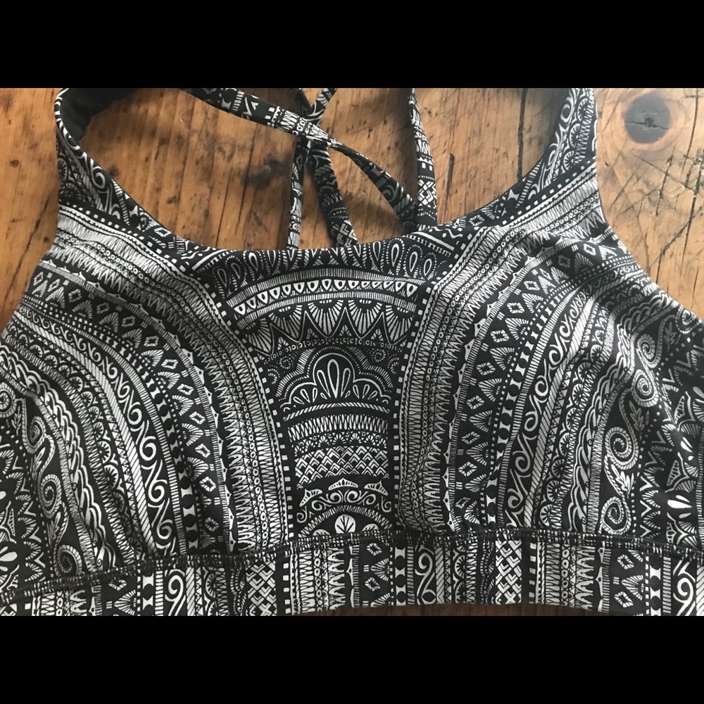 Lululemon sports bra